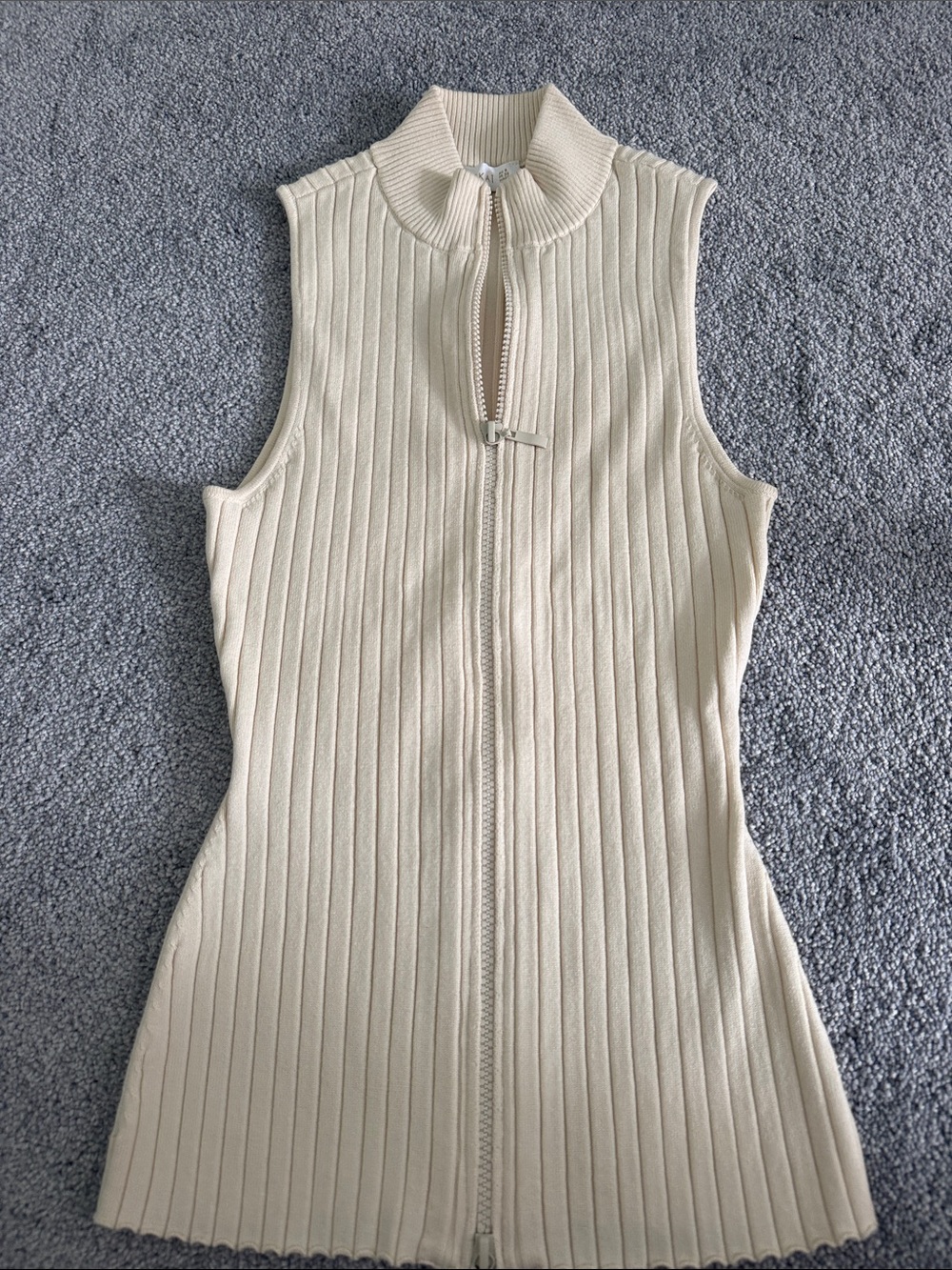 KOOKAÏ Sleeveless Ribbed Zip-Front top in Cream
